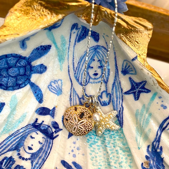 Bookmark my Closet “LIKE”♥️Get notified of sales♥️ - Picture 8 of 16